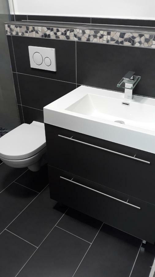 Meyer Mit Privatem Pool & Gartensauna Apartment Mahren