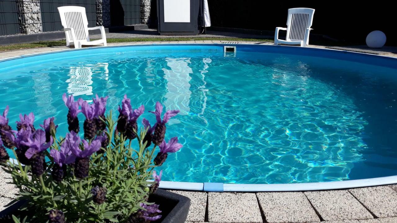 Meyer Mit Privatem Pool & Gartensauna Apartment Mahren